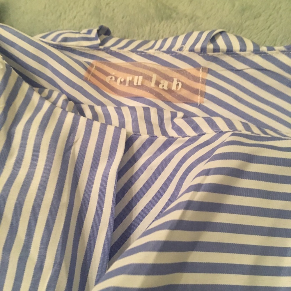 Elastic Ruffle Neckline Top - Picture 3 of 3